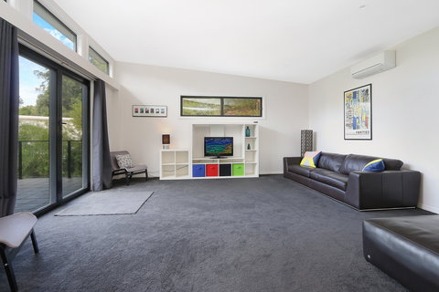 Divine - Darwin Holiday 9