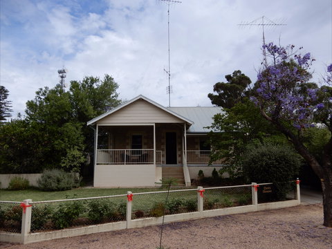 Dot's House - Darwin Holiday 0