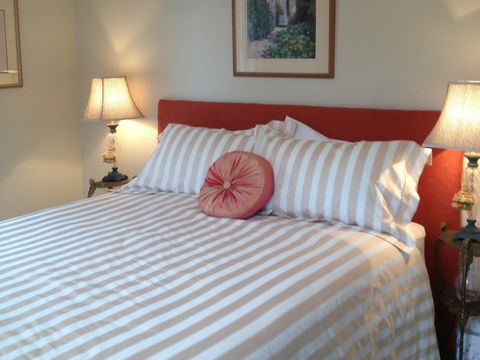 Every Man And His Dog Vineyard - Darwin Holiday 0