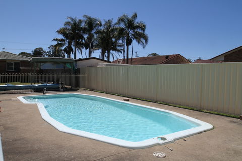 Family Getaway In Sussex - Darwin Holiday 0