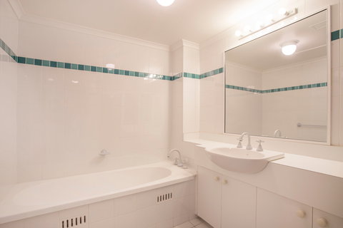 Fathoms 6 - Darwin Holiday 7