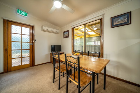 Flinders Ranges Bed And Breakfast - Darwin Holiday 6