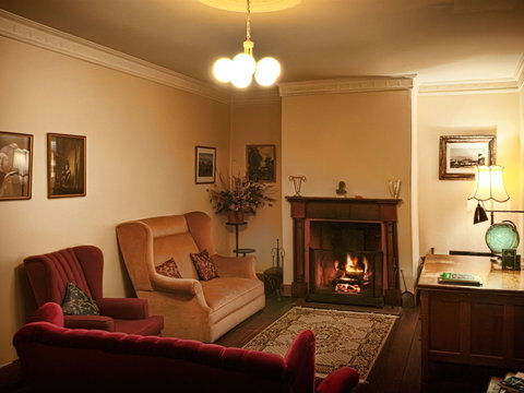 Hamilton Heritage Holiday Homes - McCauley's Cottage - Darwin Holiday 2