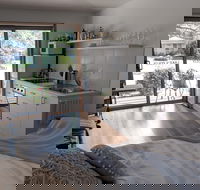 Lake's Folly Studio - Darwin Holiday