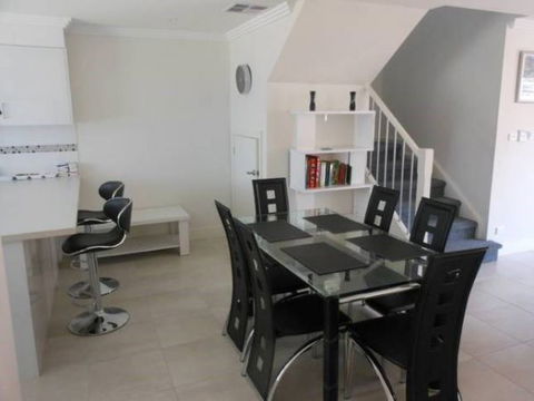 Oaklands Junction - Darwin Holiday 2