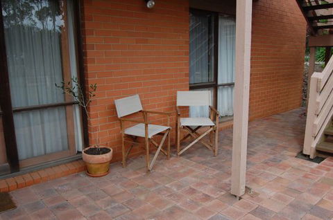 Gisborne BnB Peonies And Pomegranates  - Darwin Holiday 3