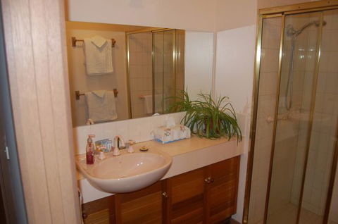 Gisborne BnB Peonies And Pomegranates  - Darwin Holiday 5