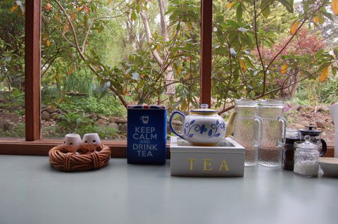 Gisborne BnB Peonies And Pomegranates  - Darwin Holiday 6