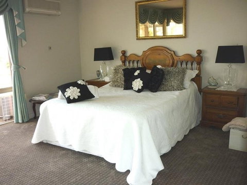 Port Mandurah Canals - Luxury Guest House - Darwin Holiday 2
