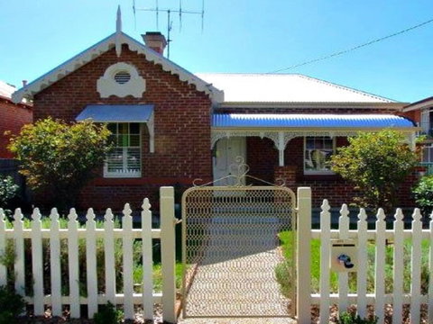 Robina: Bathurst Self Contained Accommodation - Darwin Holiday 0