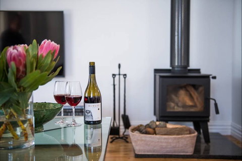 Rowlee Vineyard Villa - Darwin Holiday 0