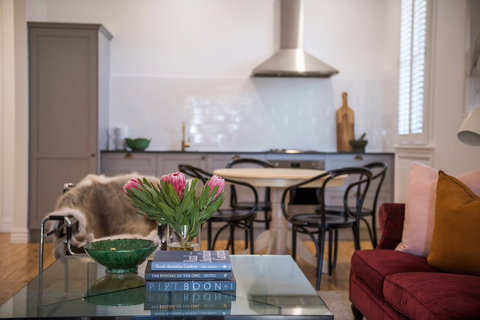 Rowlee Vineyard Villa - Darwin Holiday 1