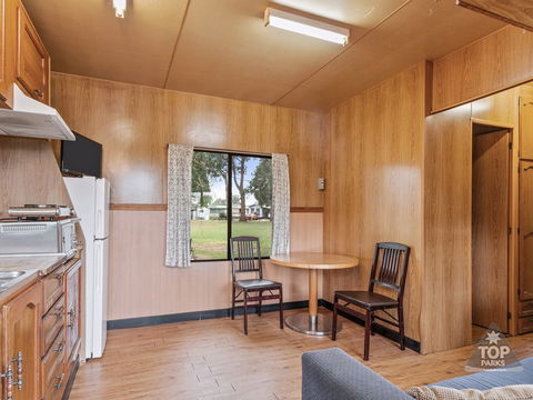 Shoalhaven Caravan Village - Darwin Holiday 7