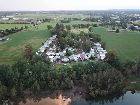 Shoalhaven Caravan Village - Darwin Holiday 9