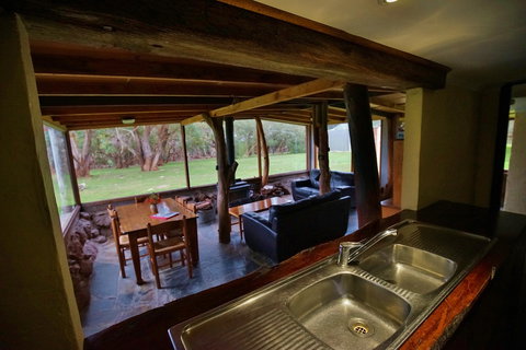 Southern Ocean Retreats - Goondooloo Cottage - Darwin Holiday 3