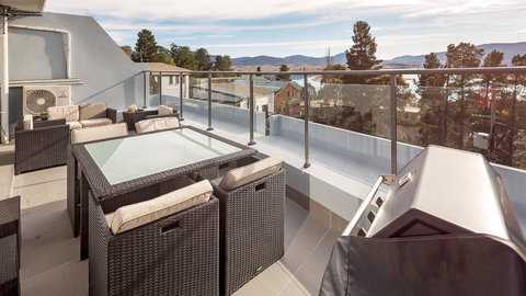 Summit 9 - Darwin Holiday 0