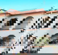 The Med Crescent Head - Darwin Holiday
