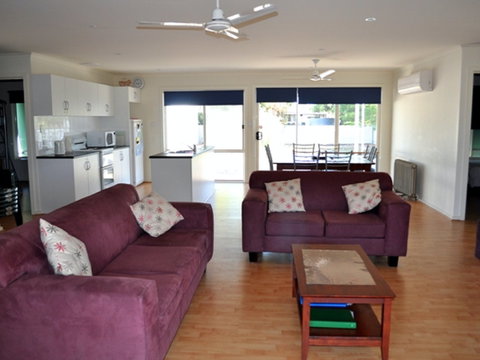 The Dwicke - Darwin Holiday 2