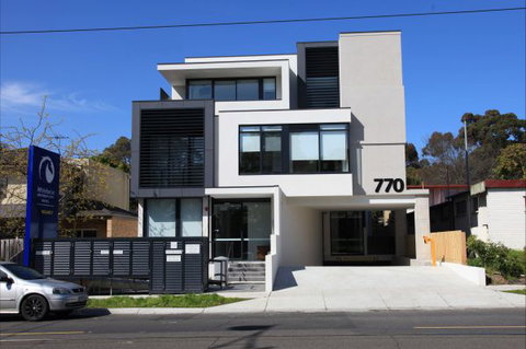 Whitehorse Apartments Hotel - Darwin Holiday 0