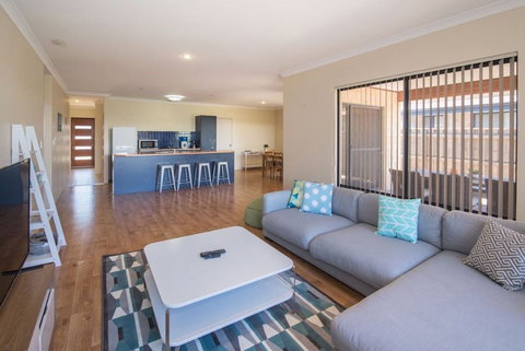 AcrosstheWay - Darwin Holiday 1