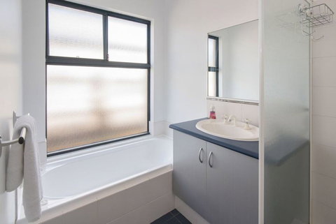 AcrosstheWay - Darwin Holiday 5