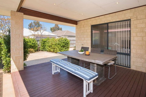 AcrosstheWay - Darwin Holiday 7