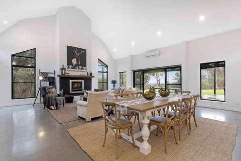 Barefoot At Broke - Darwin Holiday 0