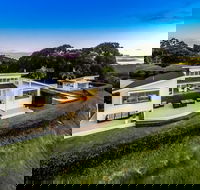 Byron's Brae - Darwin Holiday