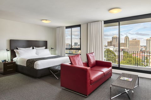 Cambridge Hotel Sydney - Darwin Holiday 0