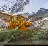 Country Cottage - Darwin Holiday