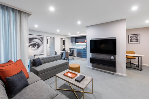 Deco Hotel Canberra - Darwin Holiday 8