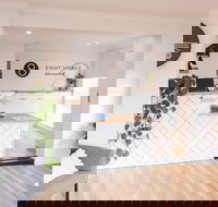 Eight Spence - Darwin Holiday