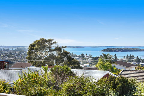 Highview - Panormaic Views Across Encounter Bay - Darwin Holiday 1