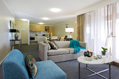 Pacific Suites Canberra - Darwin Holiday 5