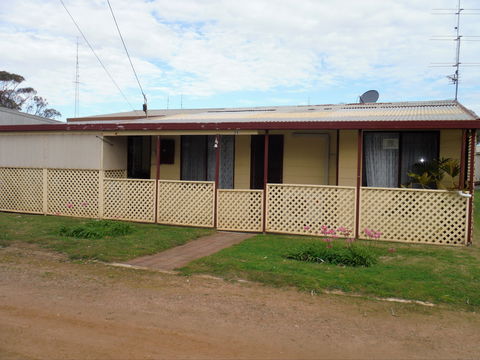 Polly's Shack - Darwin Holiday 0