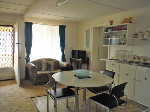 Polly's Shack - Darwin Holiday 1