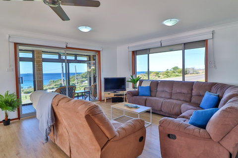 Ripples By The Sea - Darwin Holiday 5