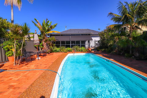 Seabreeze At Blacksmiths - Darwin Holiday 0