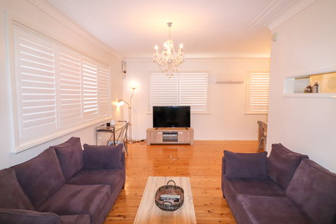 Seabreeze At Blacksmiths - Darwin Holiday 1