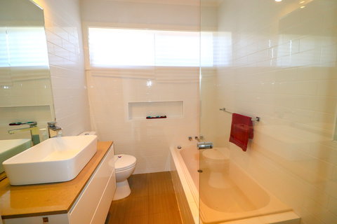 Seabreeze At Blacksmiths - Darwin Holiday 5