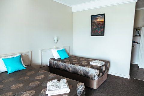 The Argent Motel - Darwin Holiday 1