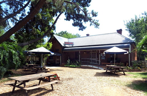 Victoria Hotel: Moonan Flat - Darwin Holiday 3