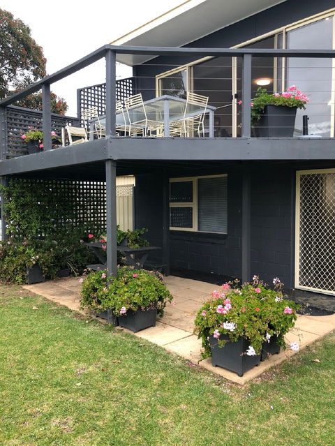 3 Madsen - Darwin Holiday 1