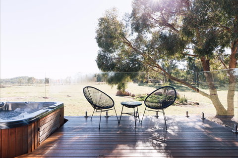 Alure Stanthorpe - Darwin Holiday 1