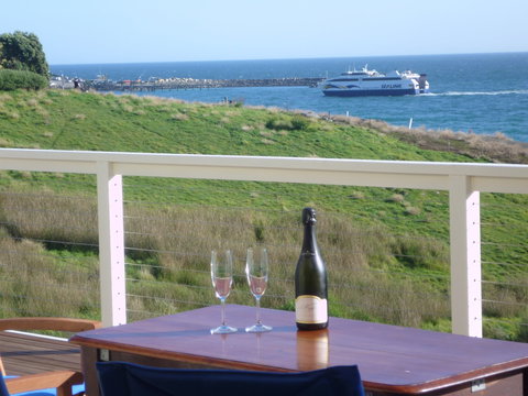 Ashendens At Penneshaw - Darwin Holiday 0