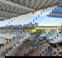 Boats and Bedzzz - The Murray Dream self-contained moored Houseboat - Darwin Holiday