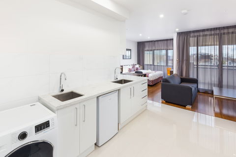 City Edge Dandenong Apartment Hotel - Darwin Holiday 2