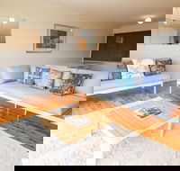 Coastal Horizons at Caves Beach