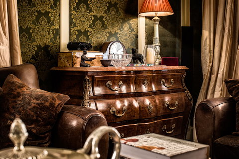 Holyrood House - Darwin Holiday 1