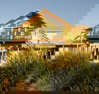 Logans Beach House and Apartments - Darwin Holiday